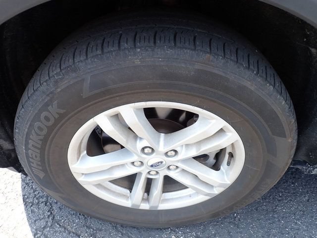 Used 2023 Ford Explorer XLT w/ Equipment Group 202A AWD/4WD image 10