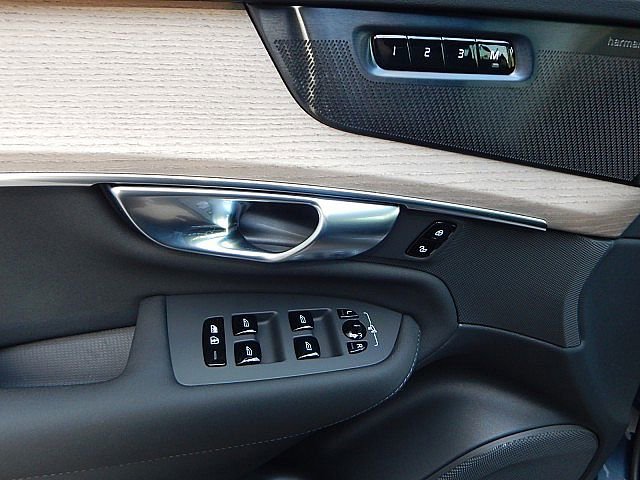 New 2026 Volvo XC90 B6 Plus w/ Protection Package image 16