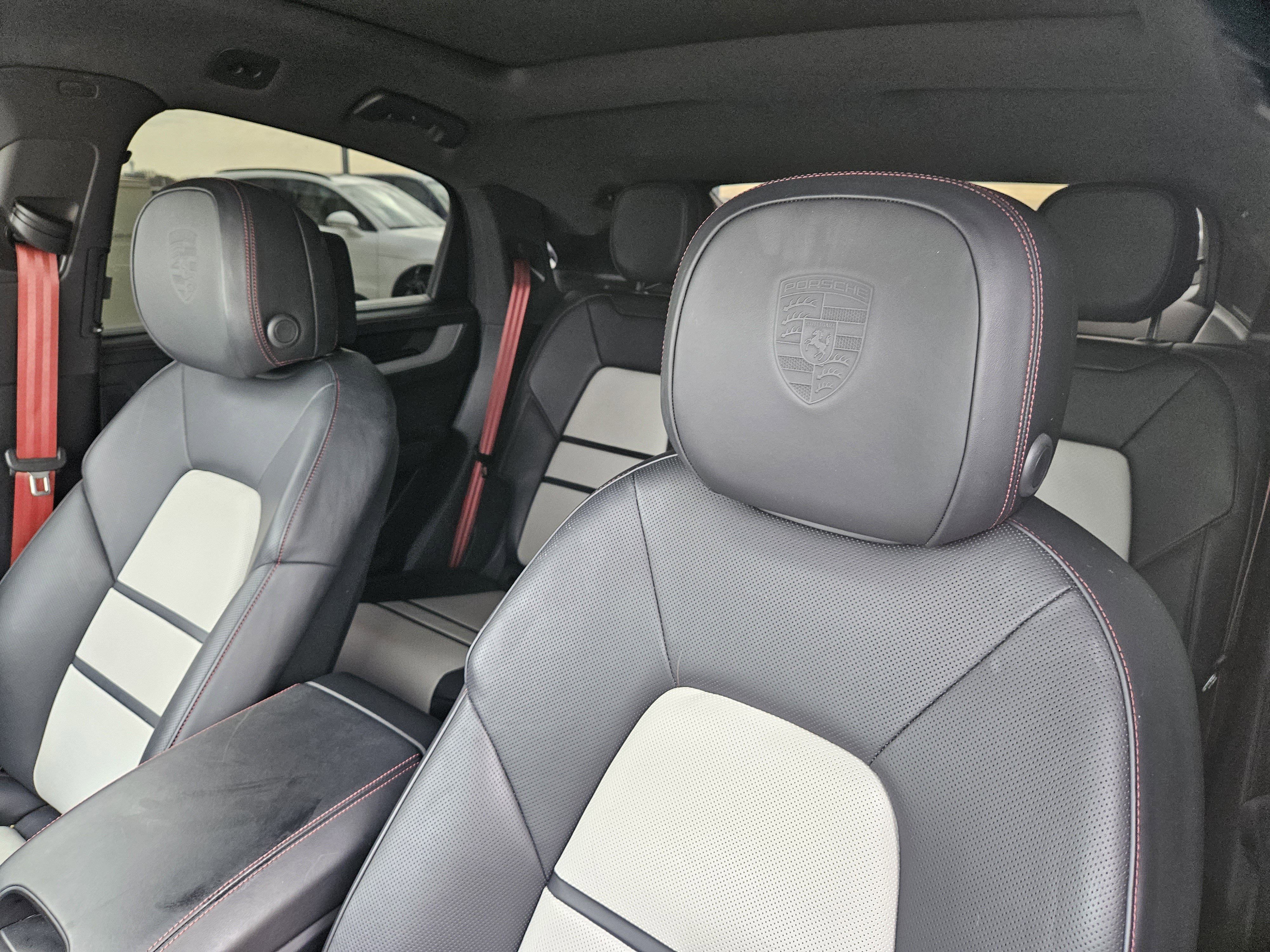 Certified 2025 Porsche Cayenne S image 6