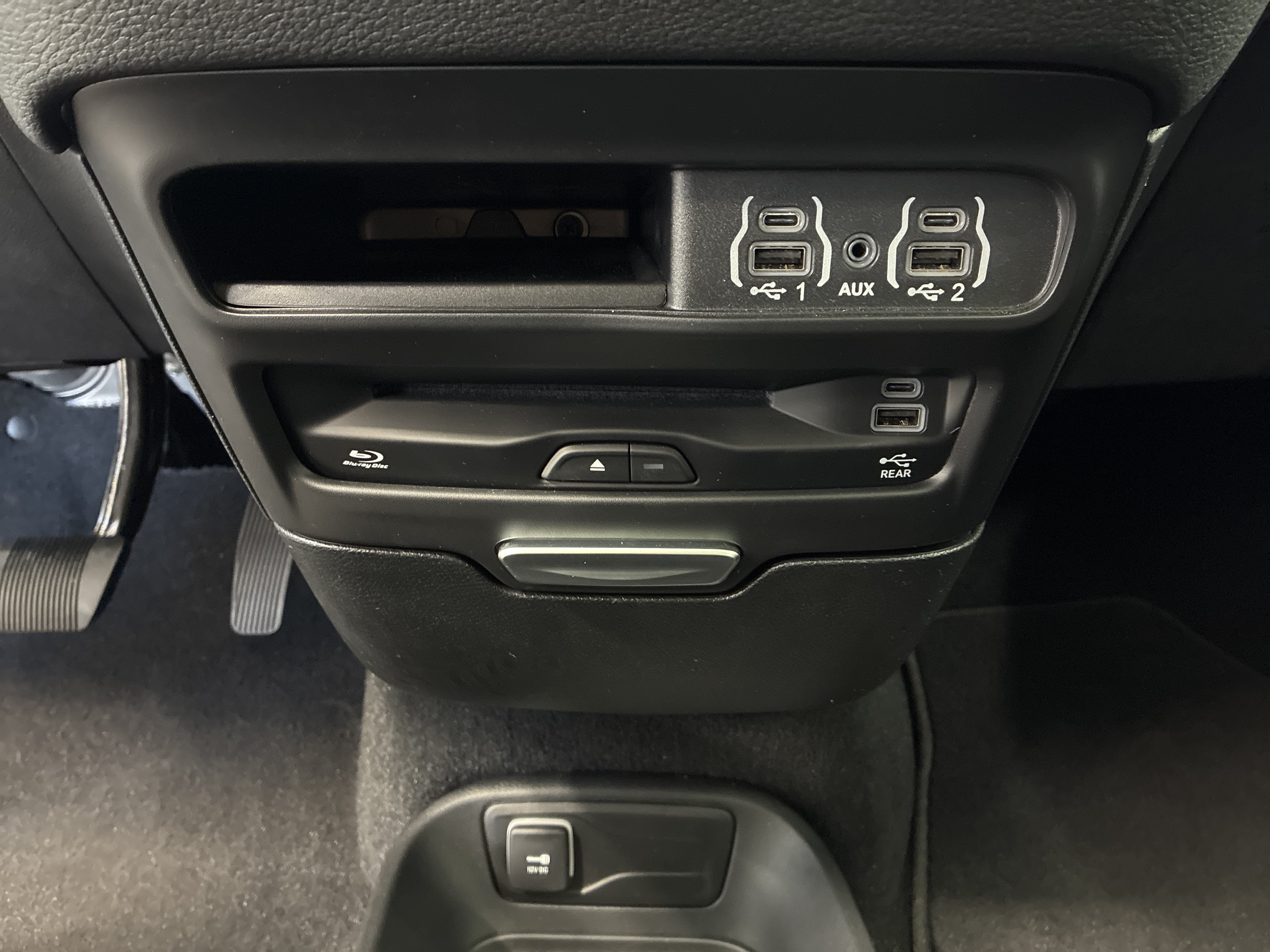 Certified 2025 Chrysler Pacifica Select w/ Uconnect Theater Family Group FWD image 30