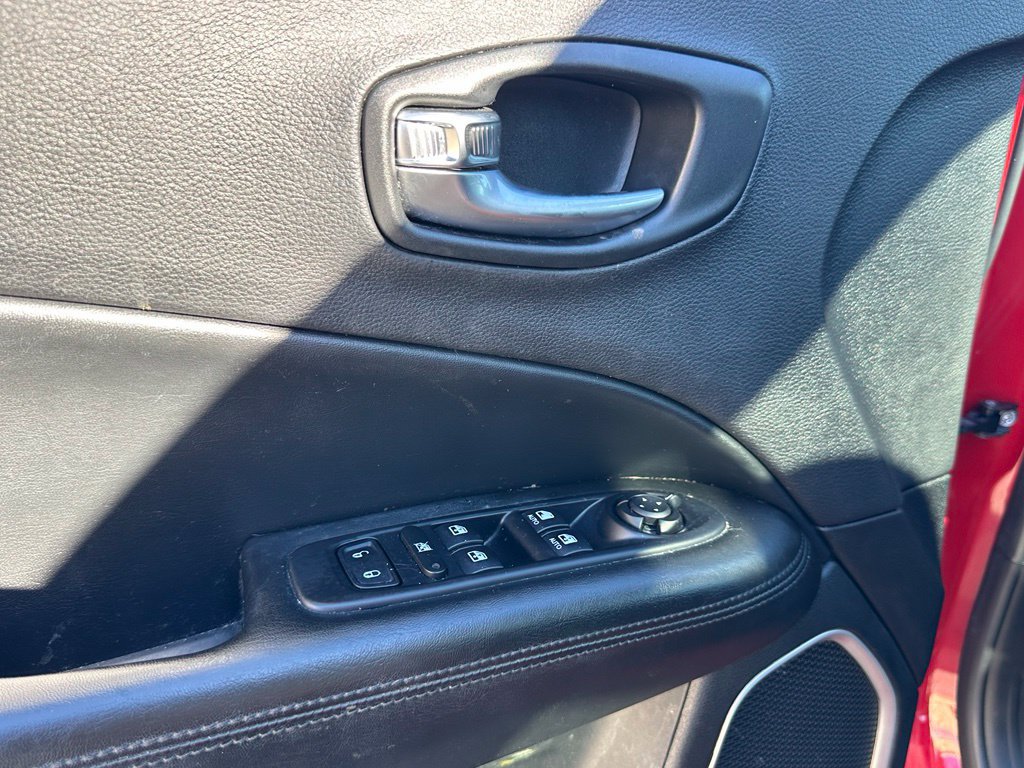 Used 2019 Jeep Compass Latitude FWD image 16