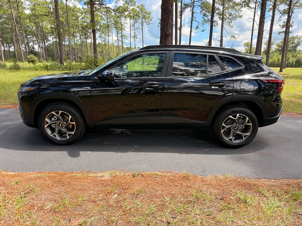 New 2026 Chevrolet Trax LT w/ Driver Confidence Package FWD image 2