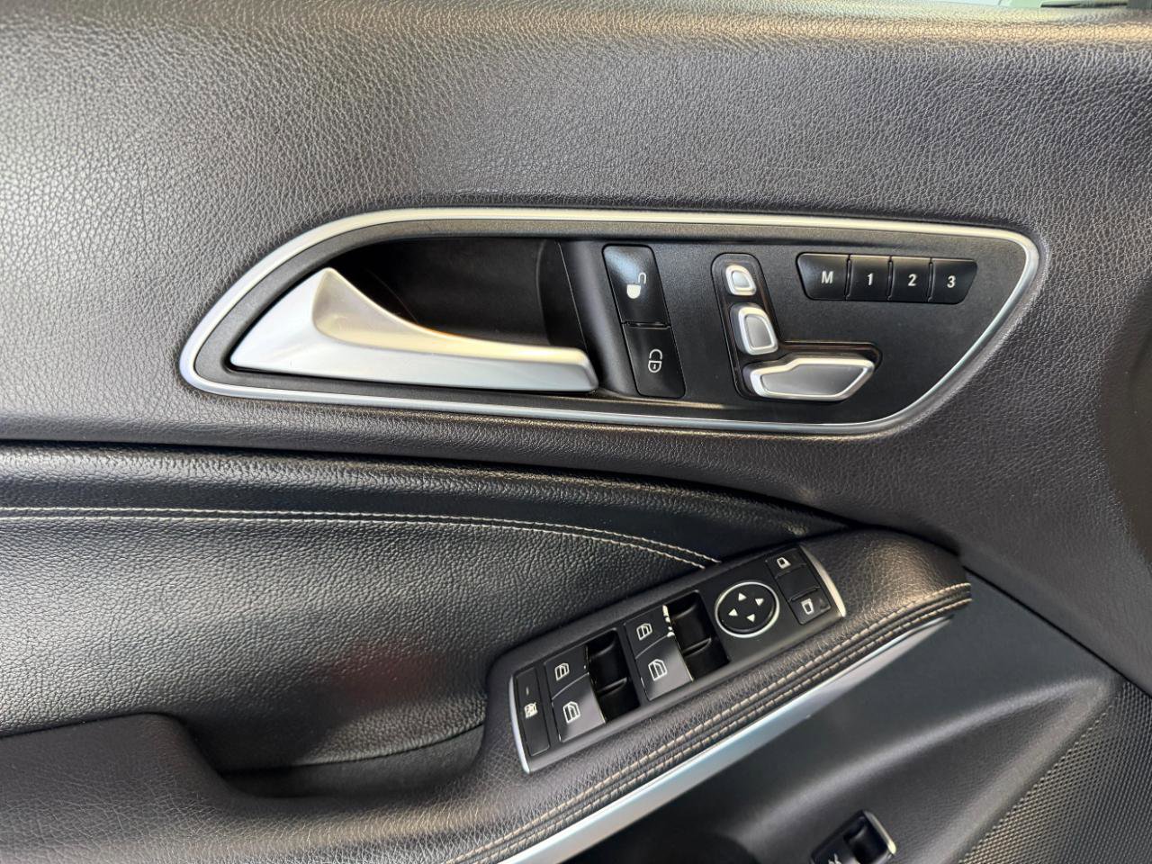 Used 2018 Mercedes-Benz CLA 250 w/ Premium Package image 12