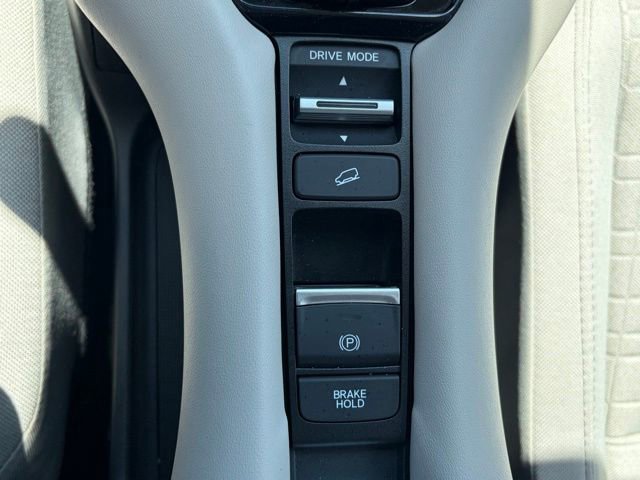 Certified 2025 Honda HR-V LX image 24