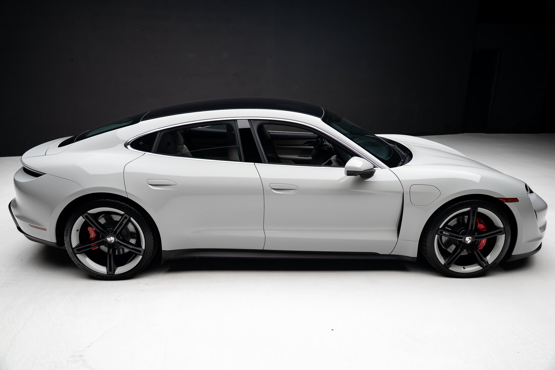 Used 2022 Porsche Taycan 4S AWD/4WD image 31