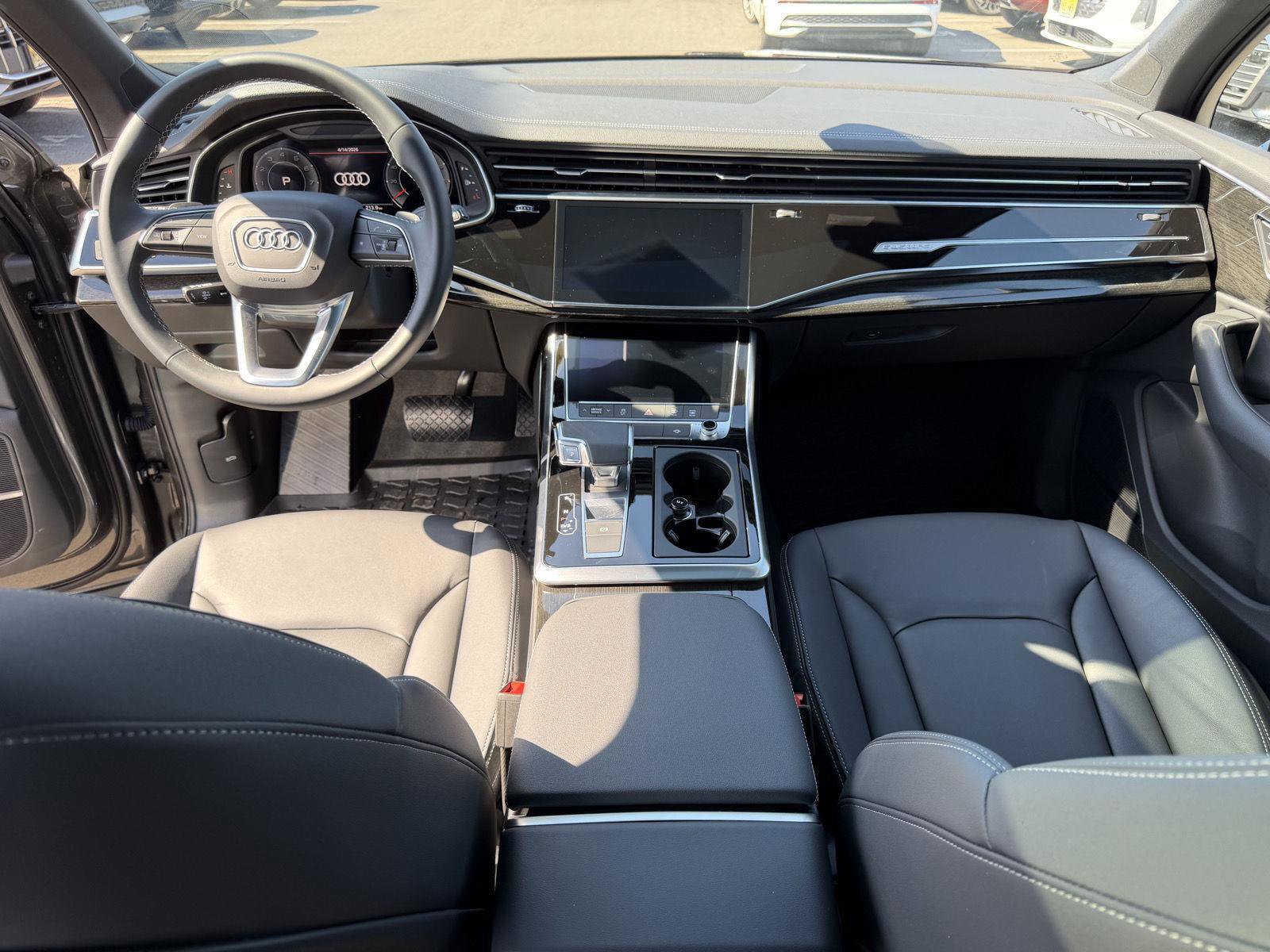 Used 2025 Audi Q7 2.0T Premium w/ Convenience Plus Package image 16