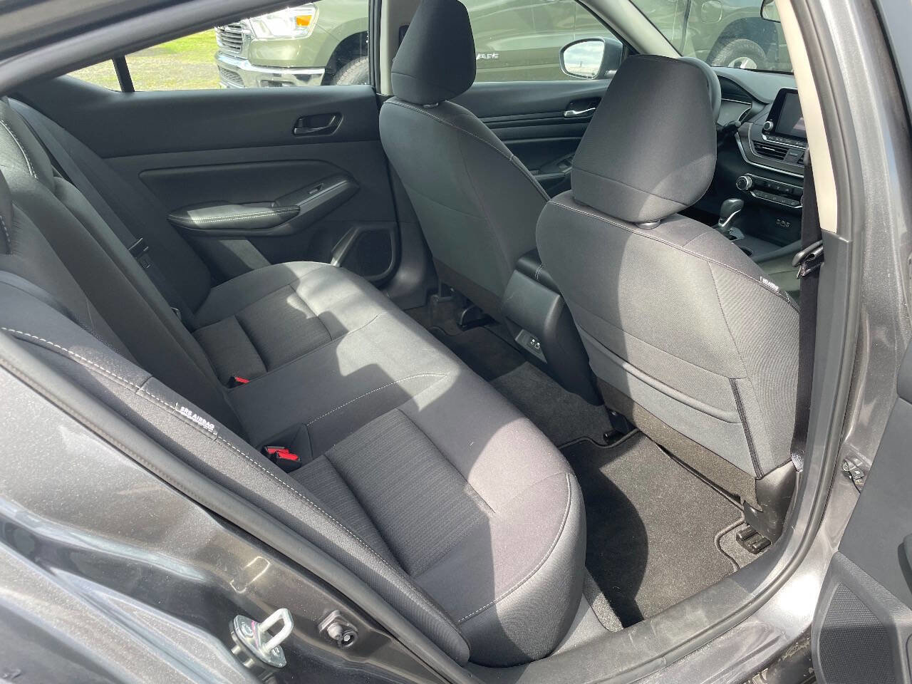 Used 2025 Nissan Altima 2.5 SV FWD image 11