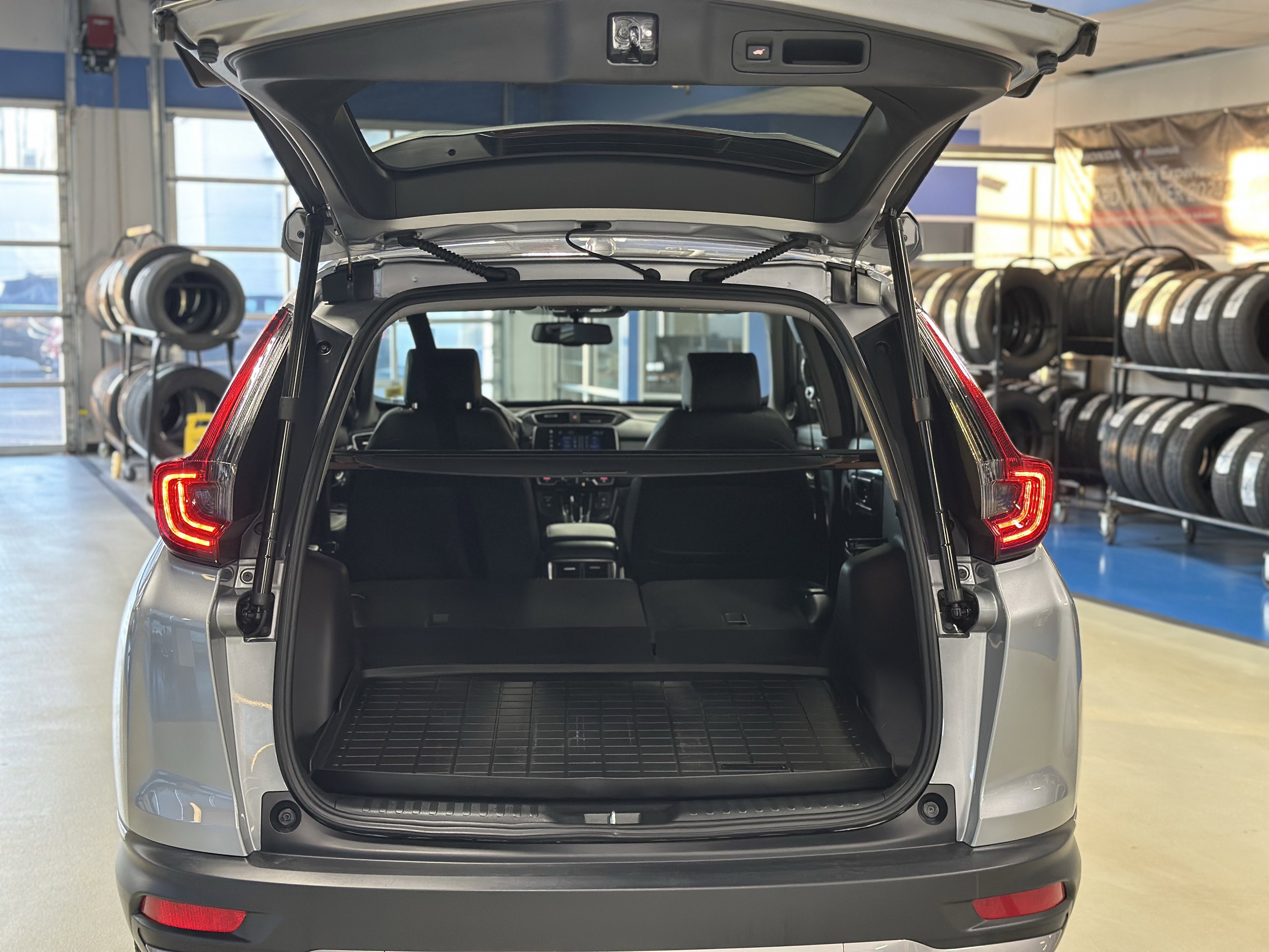 Used 2022 Honda CR-V Touring image 6