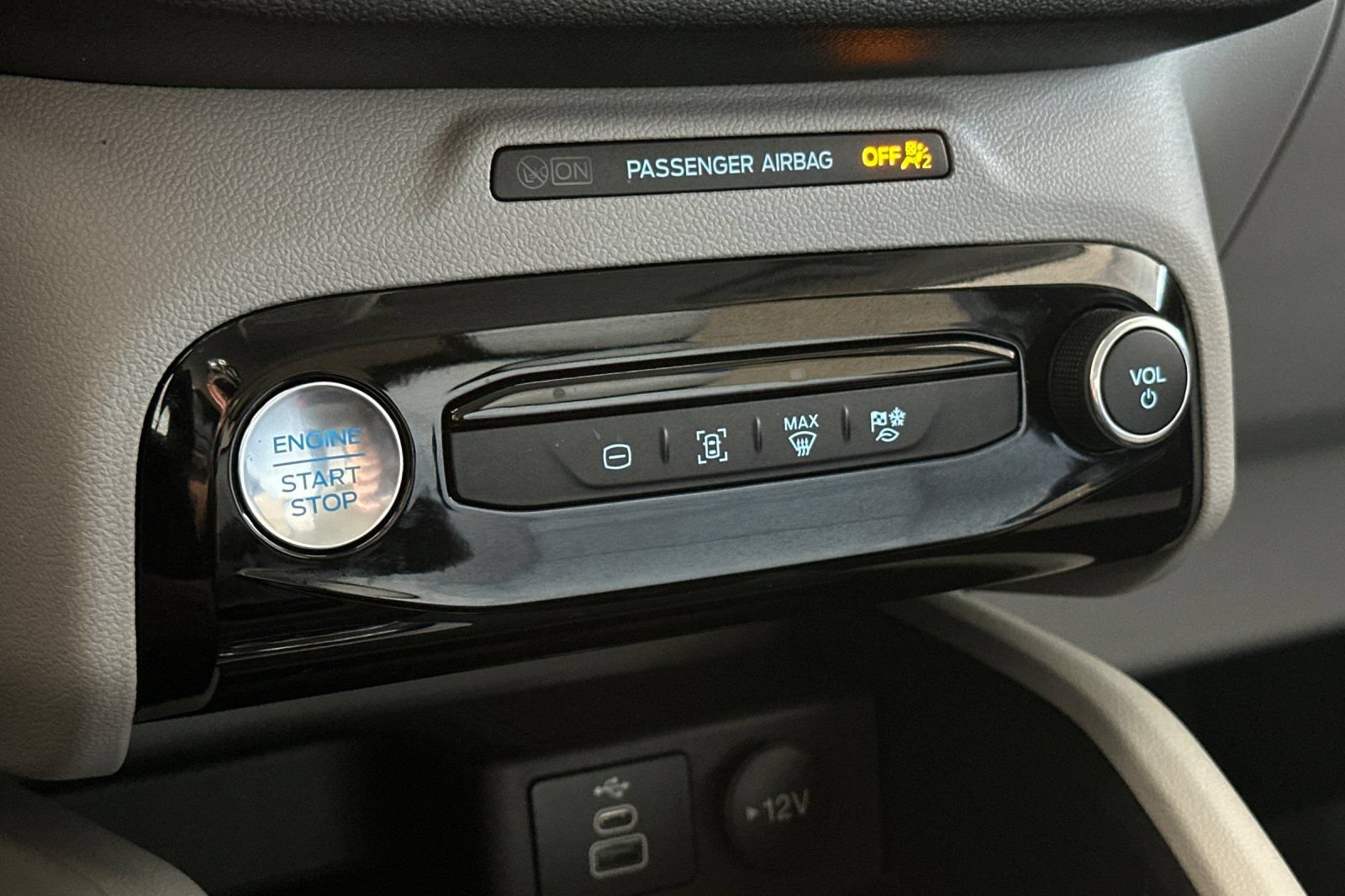 Certified 2025 Ford Escape Platinum FWD image 20