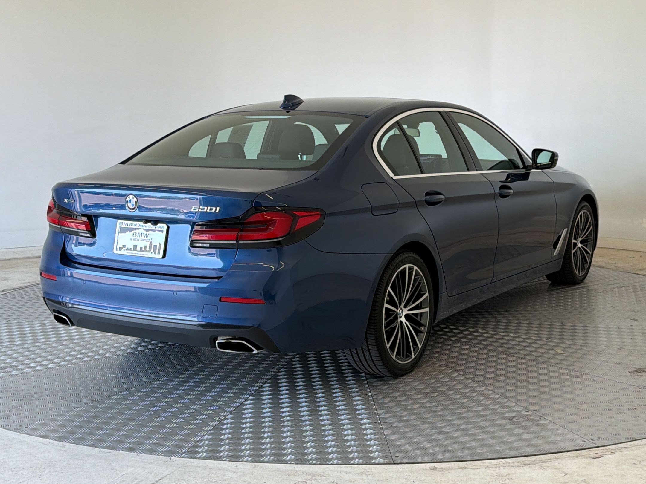 Used 2022 BMW 530i xDrive w/ Premium Package AWD/4WD image 9