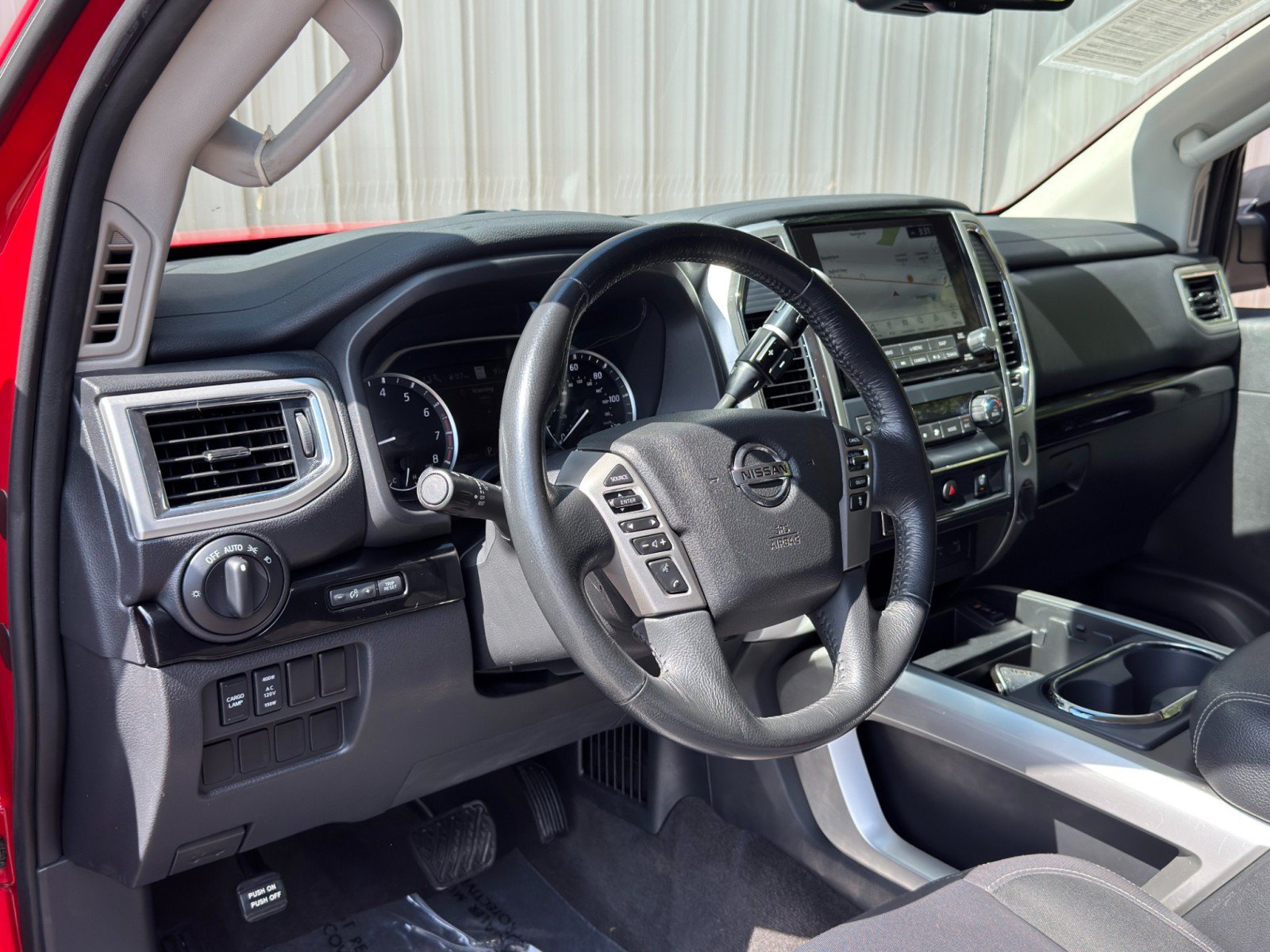 Used 2021 Nissan Titan SV w/ SV Convenience Package RWD image 12