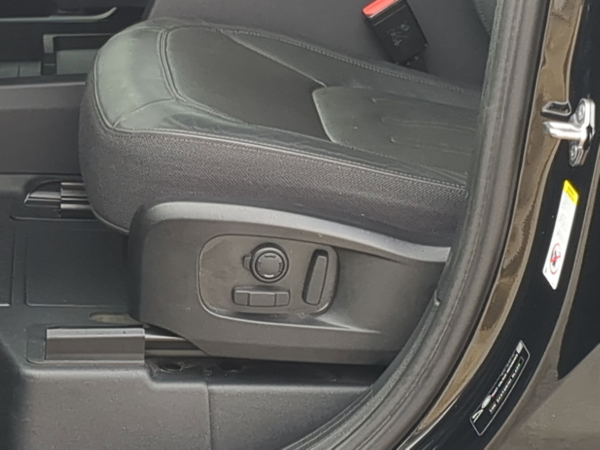 Used 2023 Land Rover Defender 110 X image 13