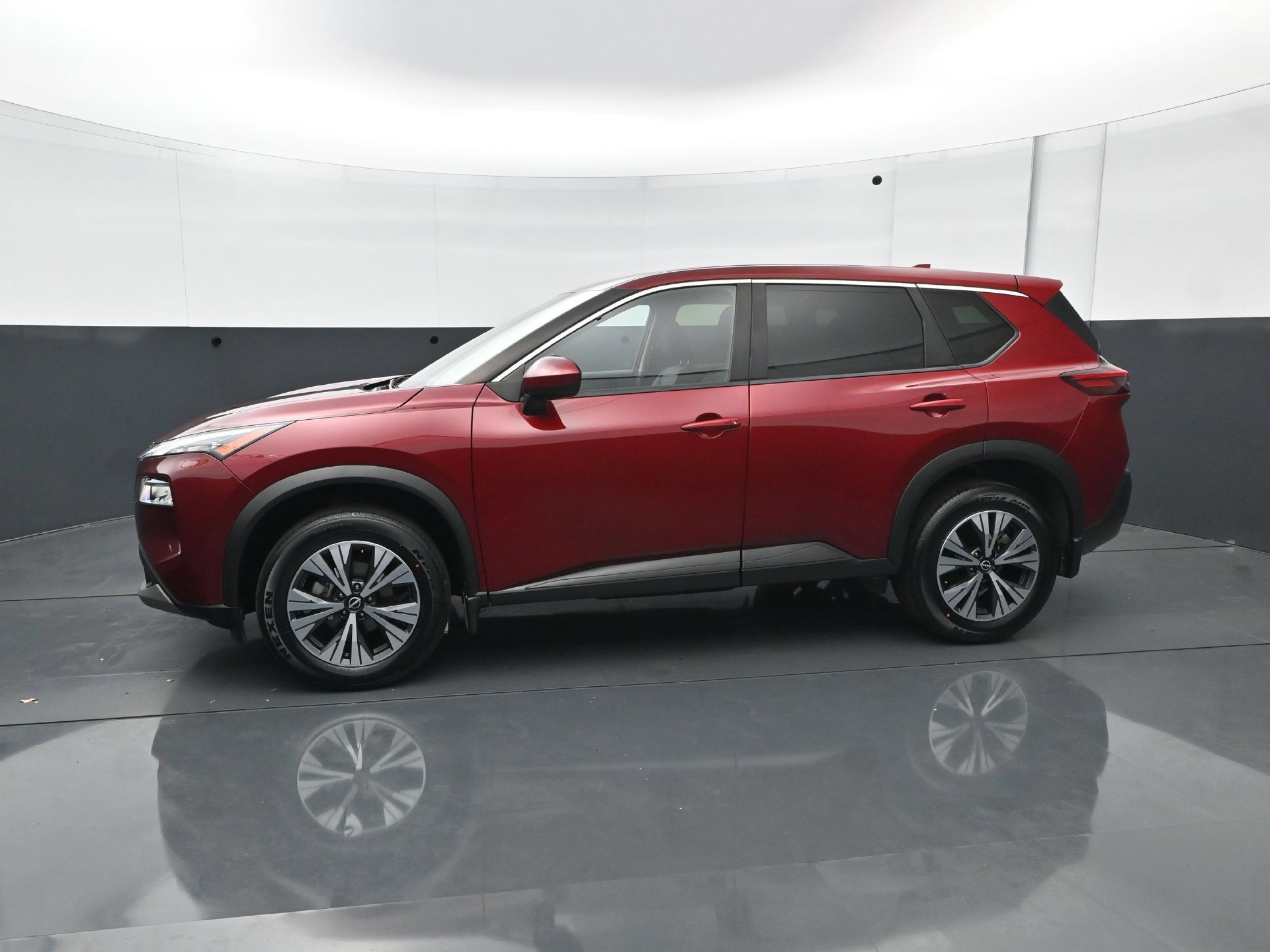 Used 2023 Nissan Rogue SV AWD/4WD image 3