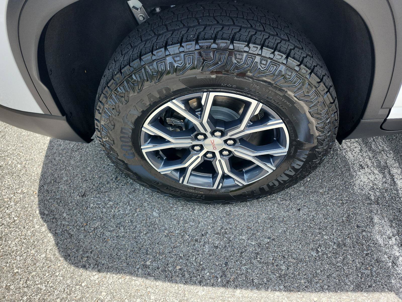 Certified 2026 GMC Acadia AT4 w/ Luxury Package AWD/4WD image 6