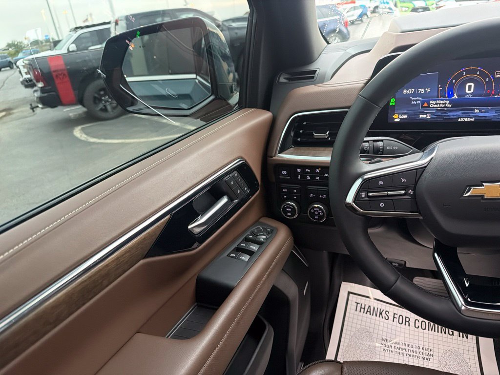 Used 2025 Chevrolet Tahoe High Country AWD/4WD image 16
