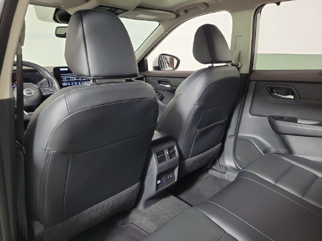 Used 2023 Nissan Rogue SL w/ SL Premium Package FWD image 11