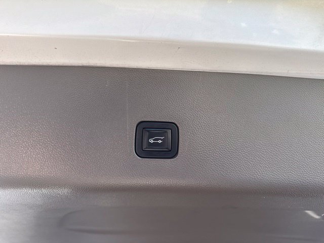 Used 2018 Chevrolet Traverse LT FWD image 11