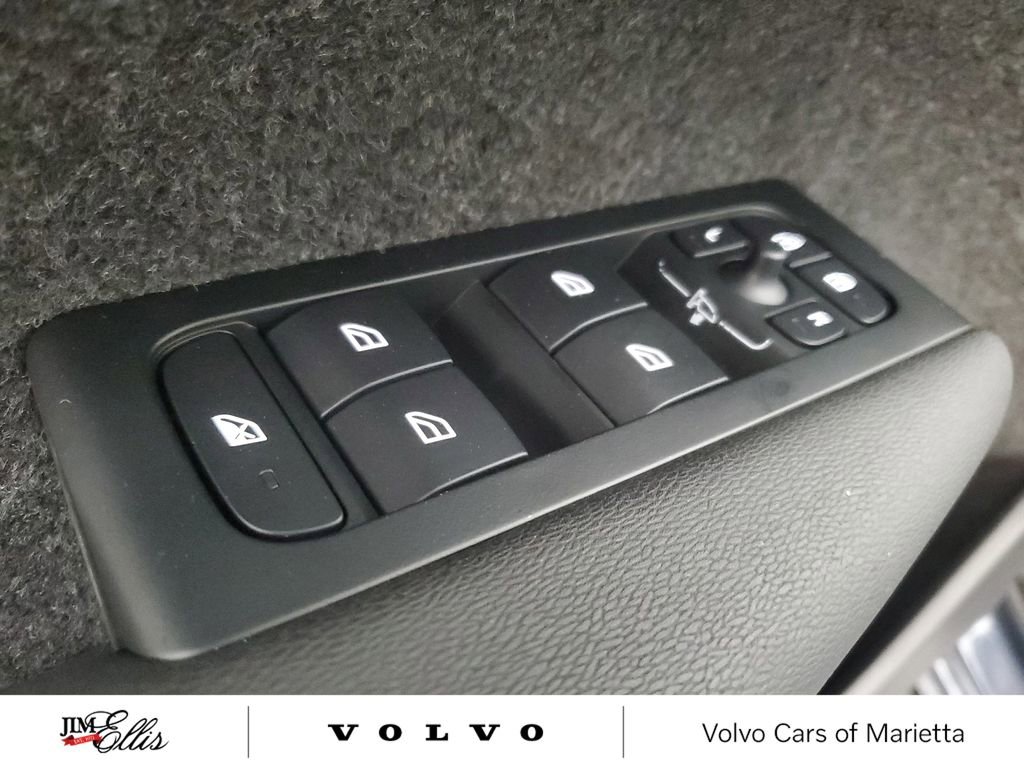 Used 2026 Volvo XC40 B5 Core w/ Climate Package image 21