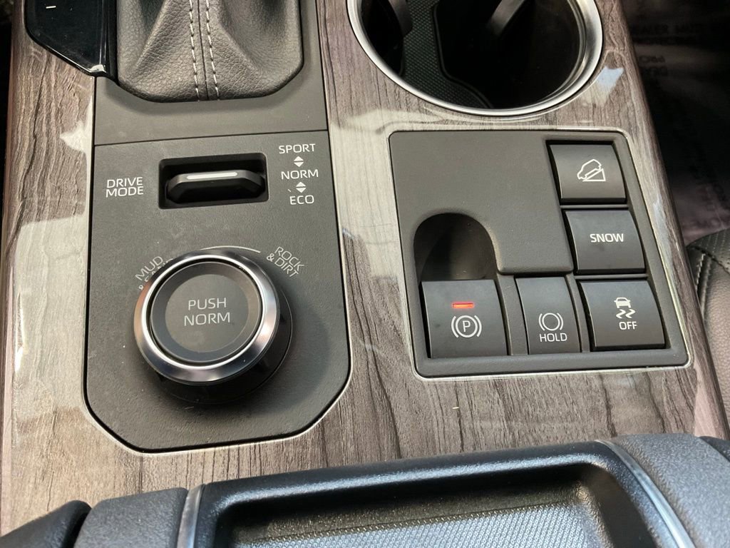 Used 2024 Toyota Highlander Platinum image 16
