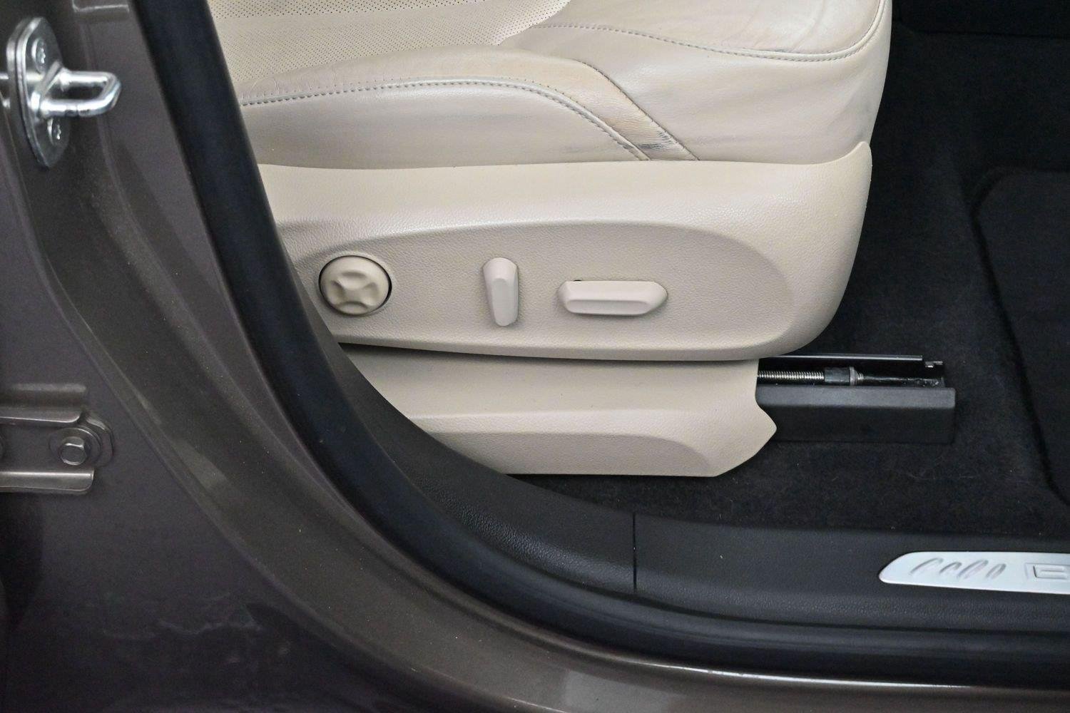 Used 2017 Buick Envision Essence FWD image 36