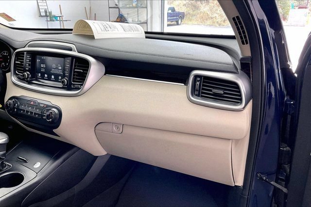 Used 2019 Kia Sorento FWD image 16