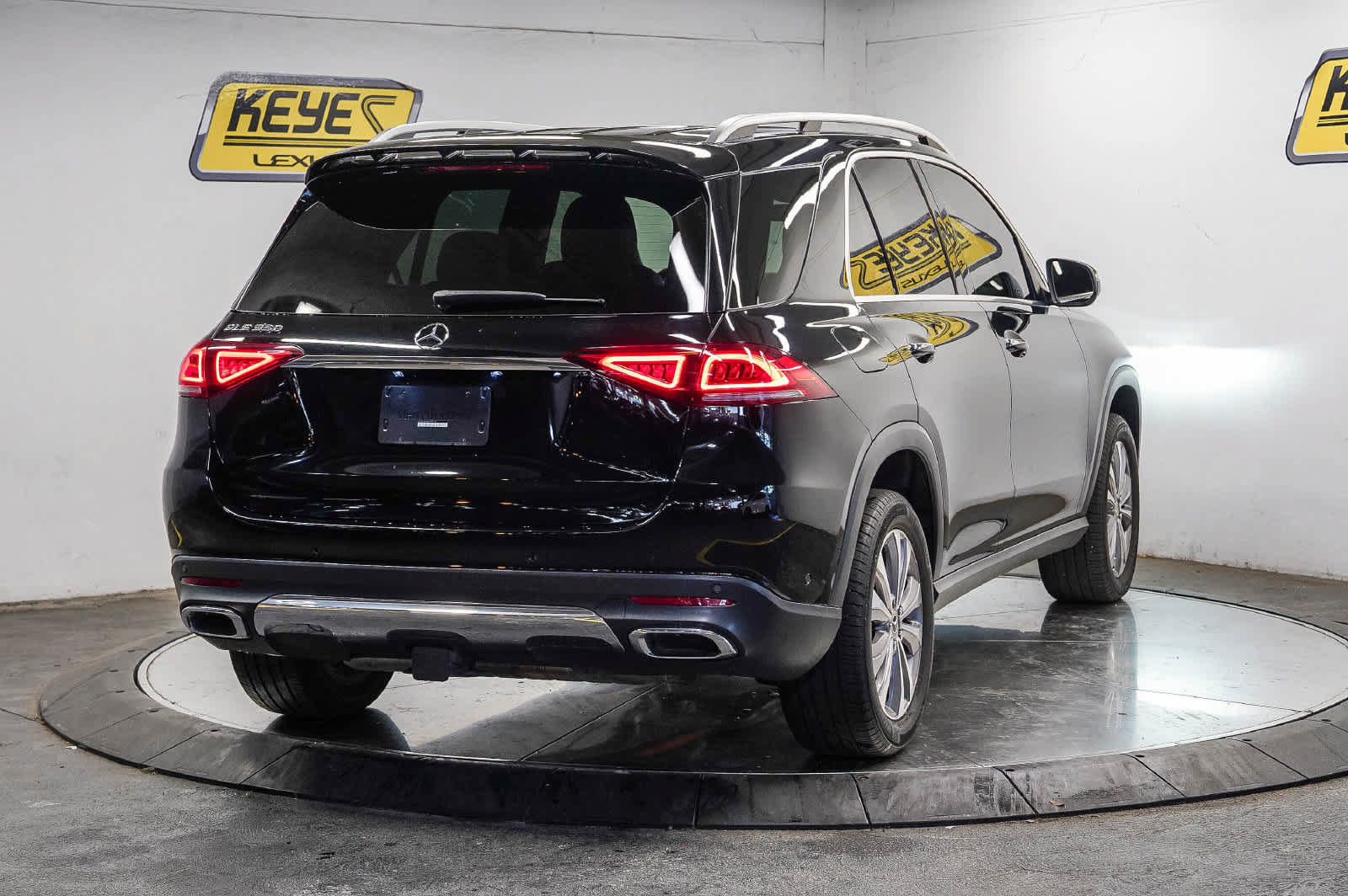 Used 2021 Mercedes-Benz GLE 350 image 4