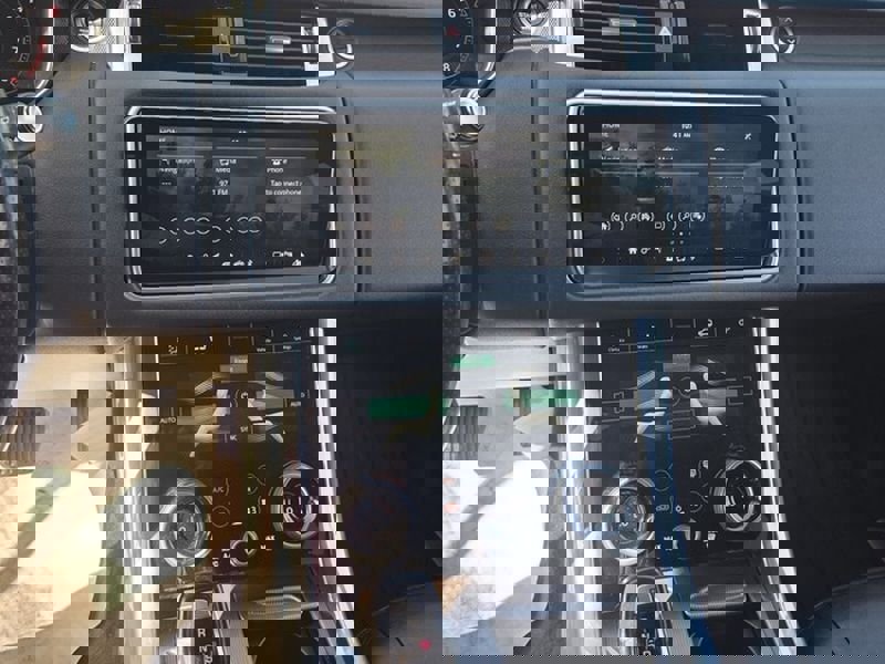 Used 2018 Land Rover Range Rover Sport HSE image 18