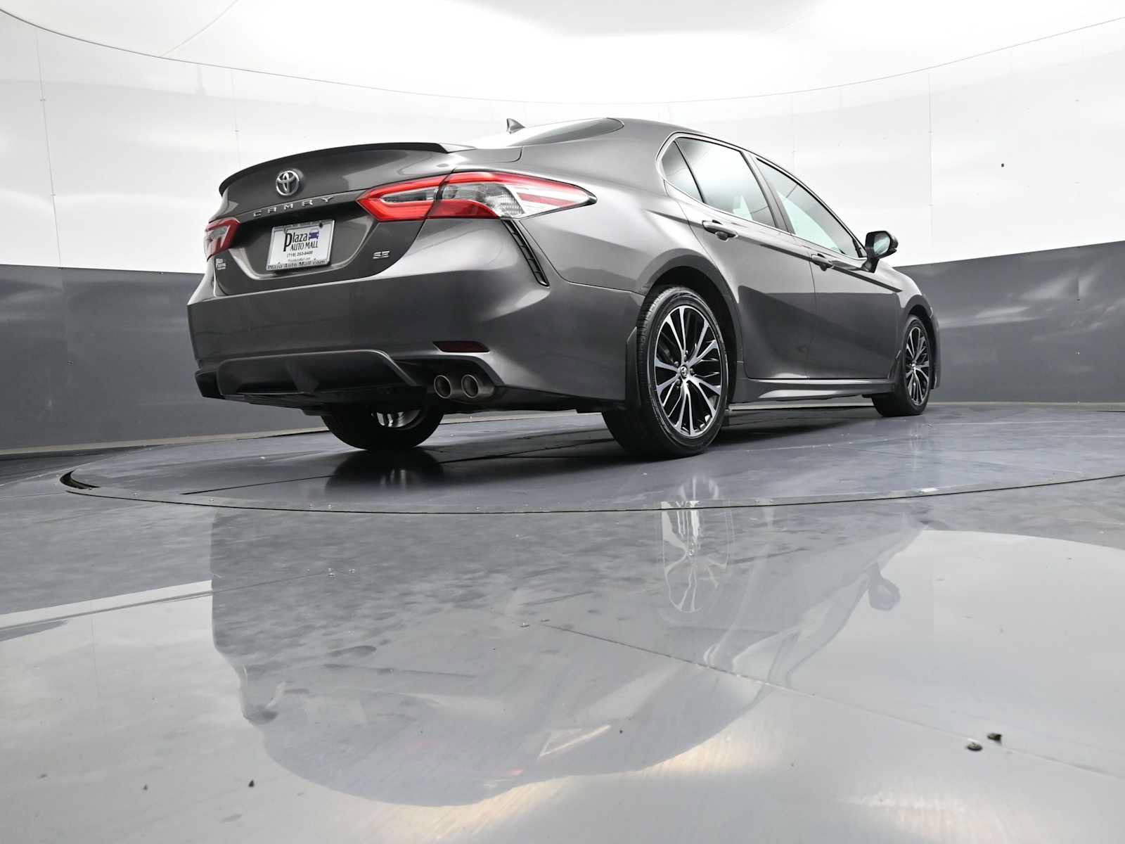 Used 2020 Toyota Camry SE w/ Convenience Package FWD image 33