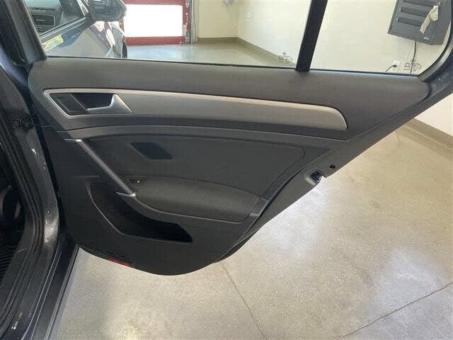 Used 2016 Volkswagen Golf S FWD image 26