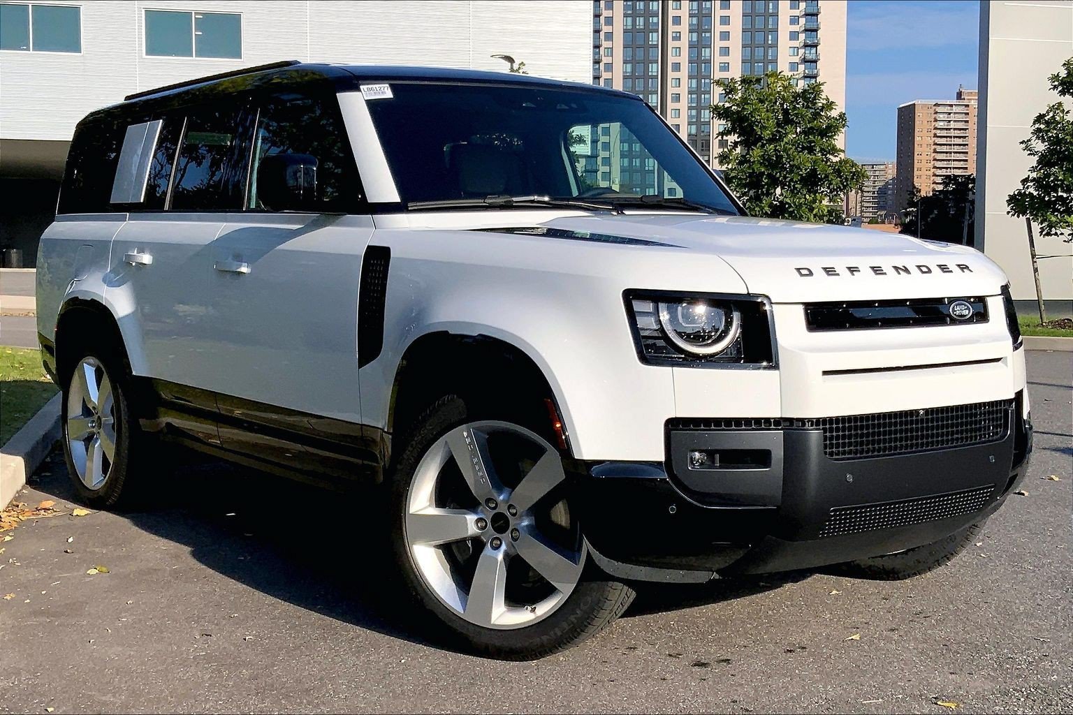 New 2026 Land Rover Defender 130 X-Dynamic SE AWD/4WD image 2