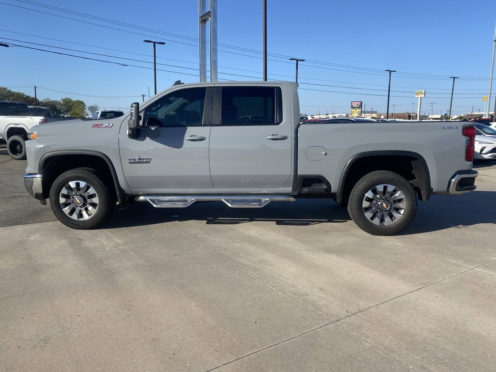 Used 2024 Chevrolet Silverado 2500 LT w/ Texas Edition image 2