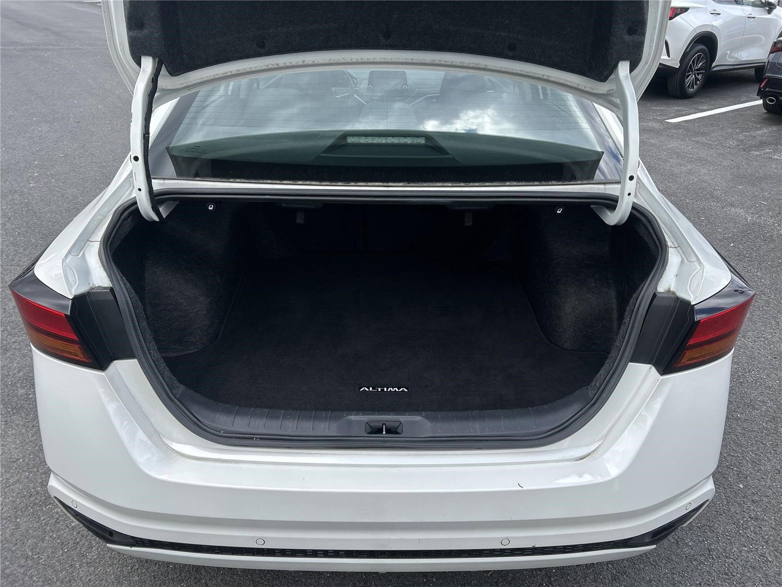 Used 2023 Nissan Altima 2.5 SV image 12