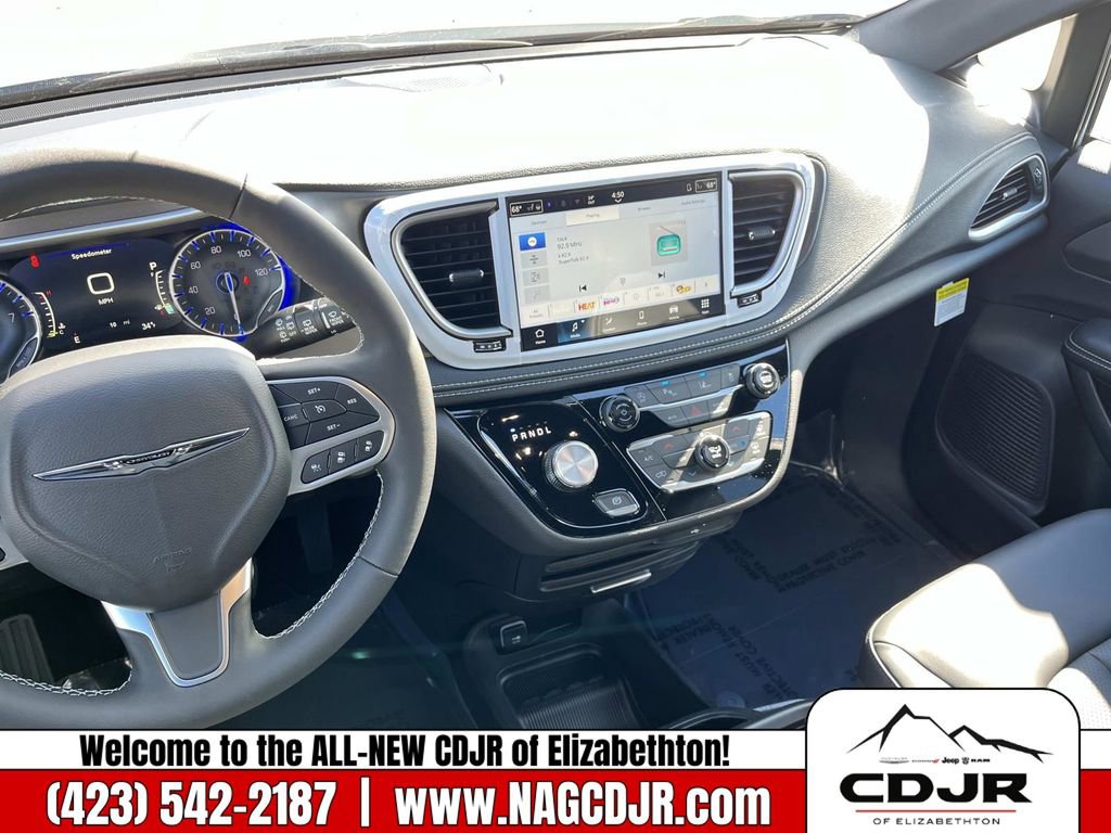 New 2026 Chrysler Pacifica Select image 13
