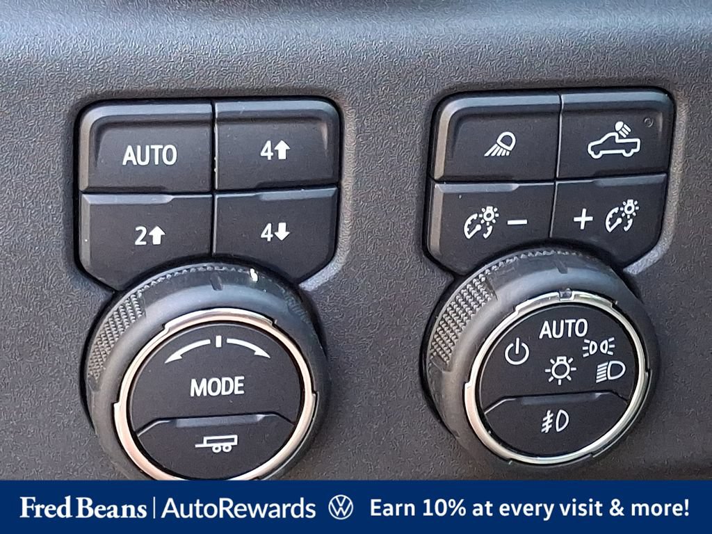 Used 2024 Chevrolet Silverado 1500 ZR2 w/ Technology Package AWD/4WD image 32