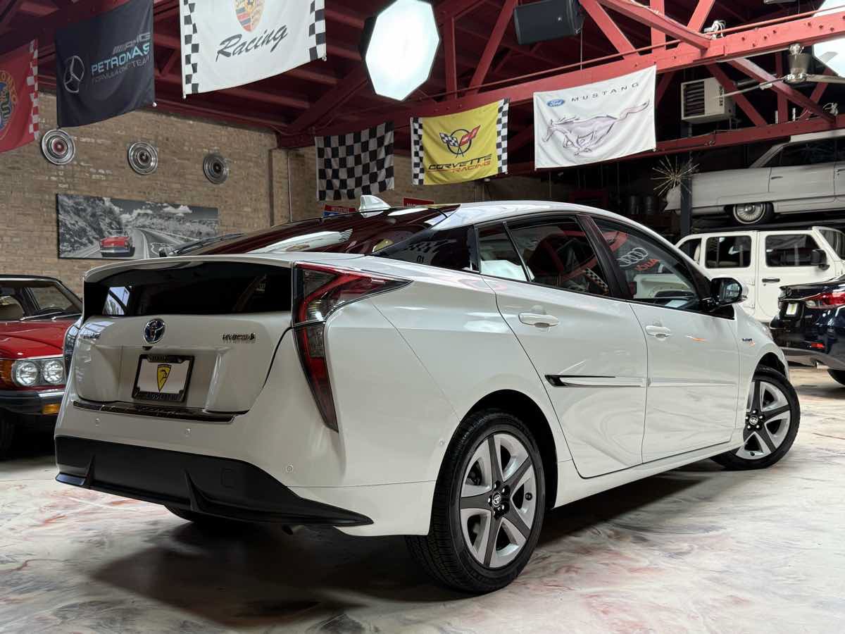 Used 2017 Toyota Prius Four Touring w/ Premium Convenience Package FWD image 4
