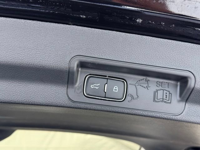 Used 2025 Ford Explorer Active AWD/4WD image 5