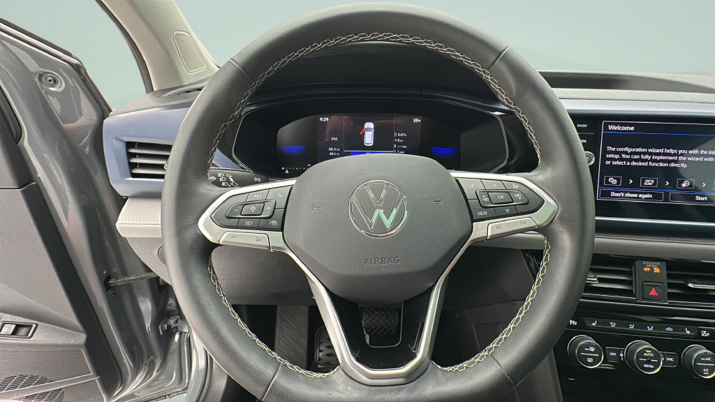 Used 2024 Volkswagen Taos SE w/ Panoramic Sunroof Package FWD image 16