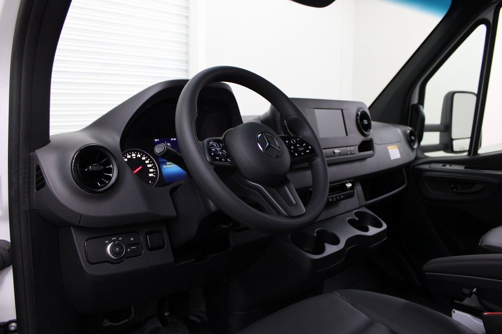 Used 2023 Mercedes-Benz Sprinter 3500 image 27