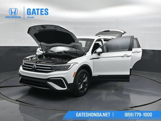 Used 2022 Volkswagen Tiguan SE FWD image 61