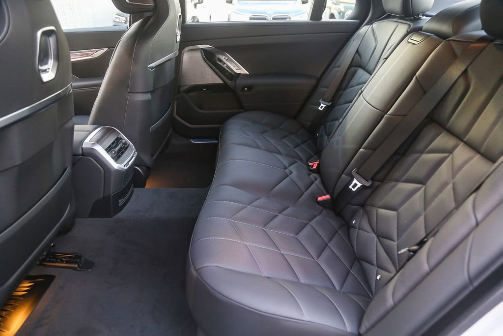 New 2026 BMW 750e xDrive w/ Premium Package AWD/4WD image 15