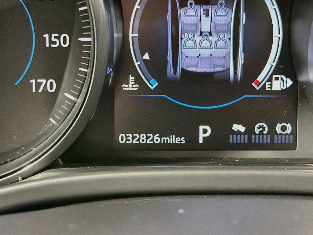 Used 2018 Jaguar XE RWD image 12