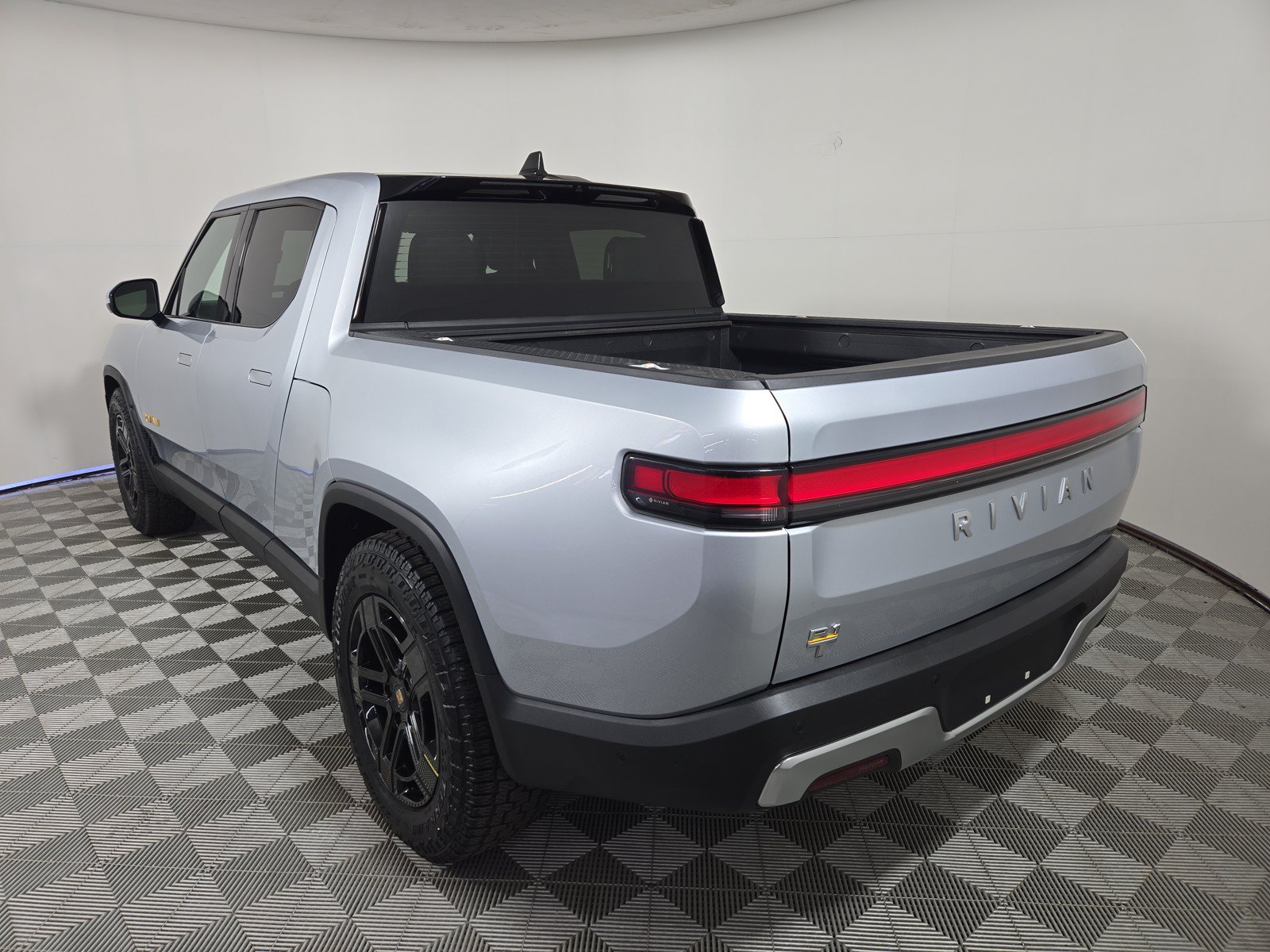 Used 2023 Rivian R1T Adventure AWD/4WD image 3