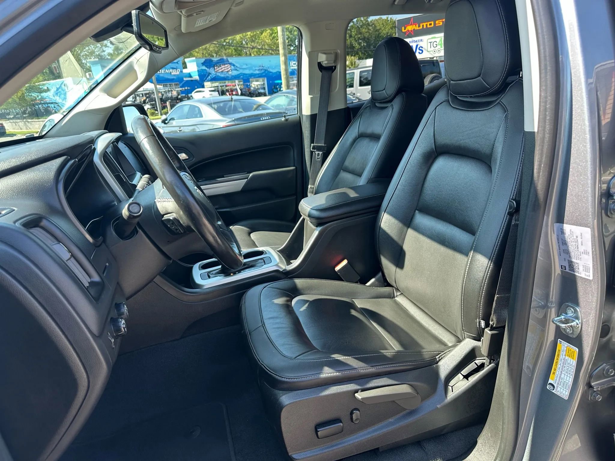 Used 2022 Chevrolet Colorado LT w/ Luxury Package image 12