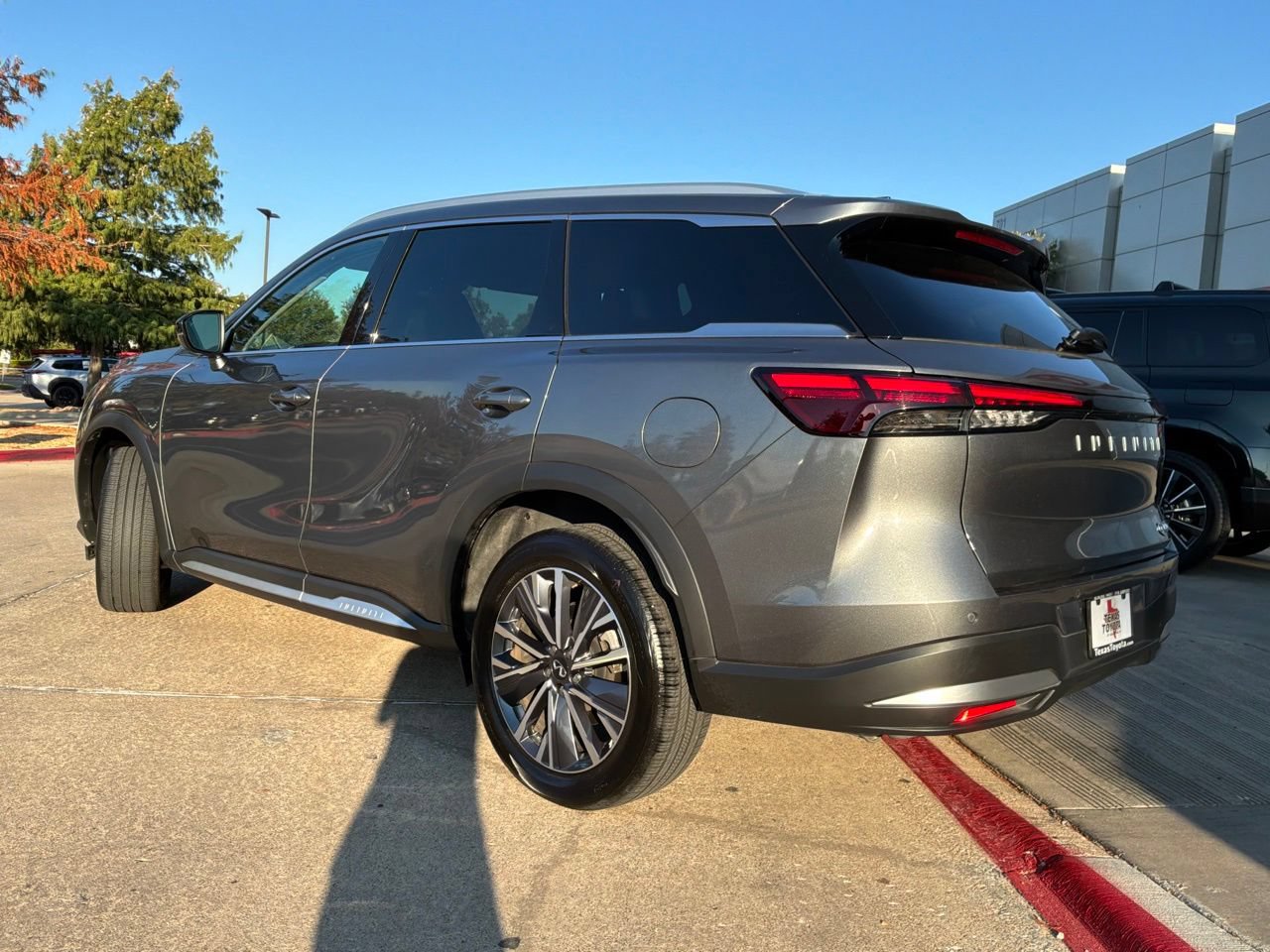 Used 2026 INFINITI QX60 Luxe FWD image 8