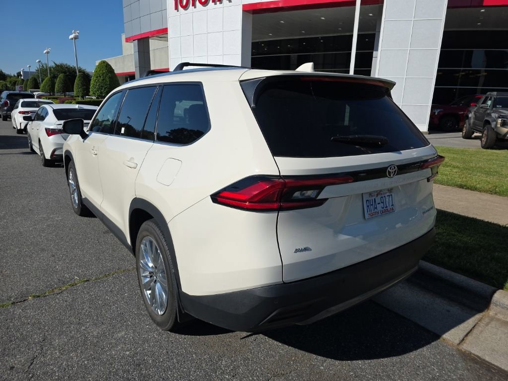 Used 2024 Toyota Grand Highlander AWD image 6
