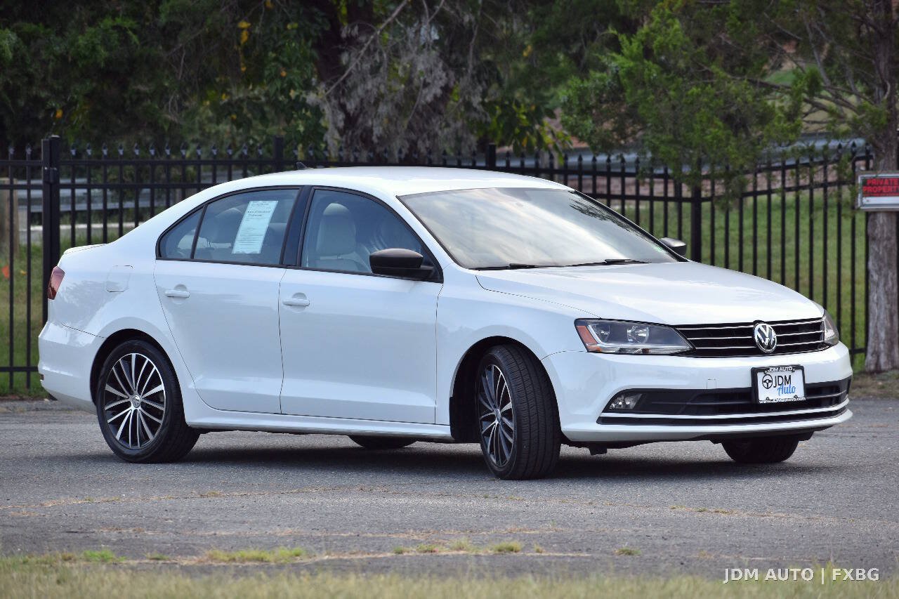 Used 2017 Volkswagen Jetta Sport FWD image 4
