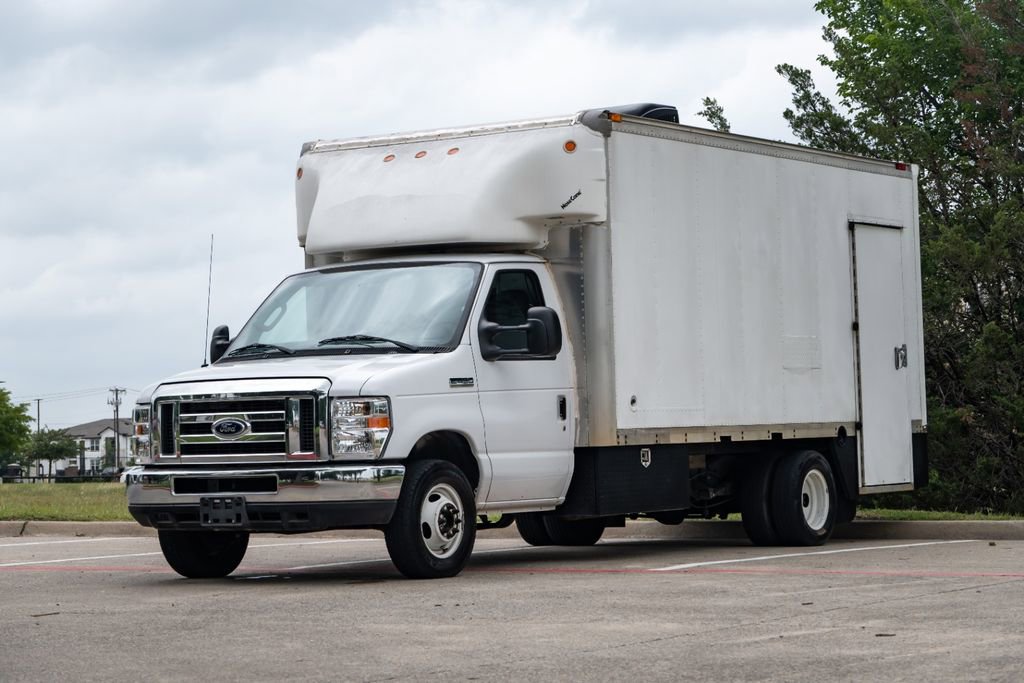 Used 2018 Ford E-450 and Econoline 450 Super Duty w/ Power Windows & Locks Group RWD image 4