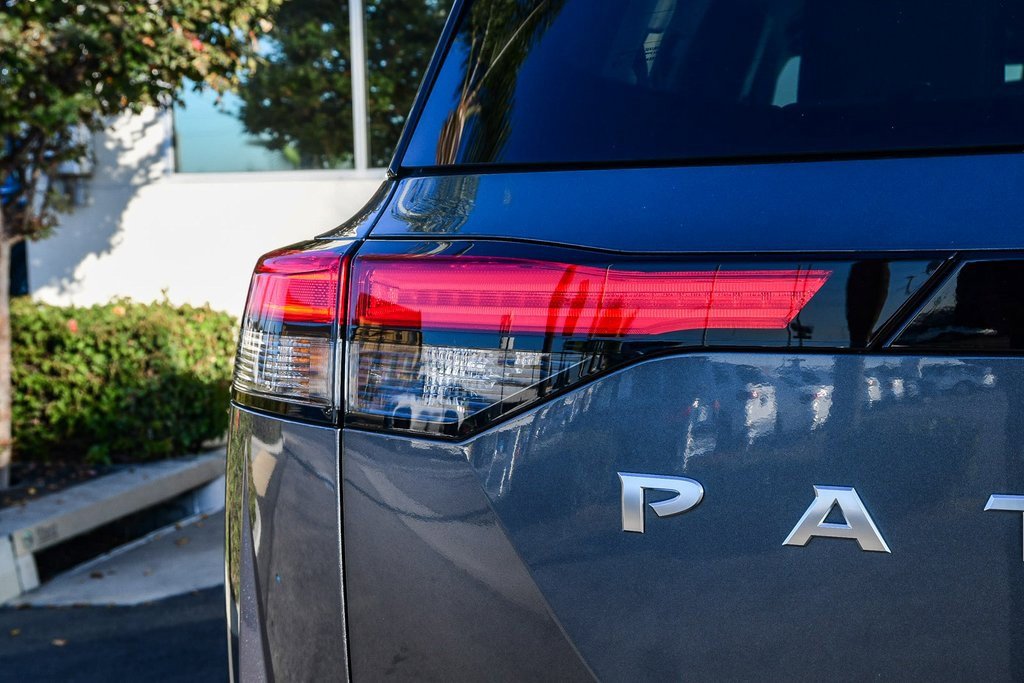 Used 2024 Nissan Pathfinder SV image 7