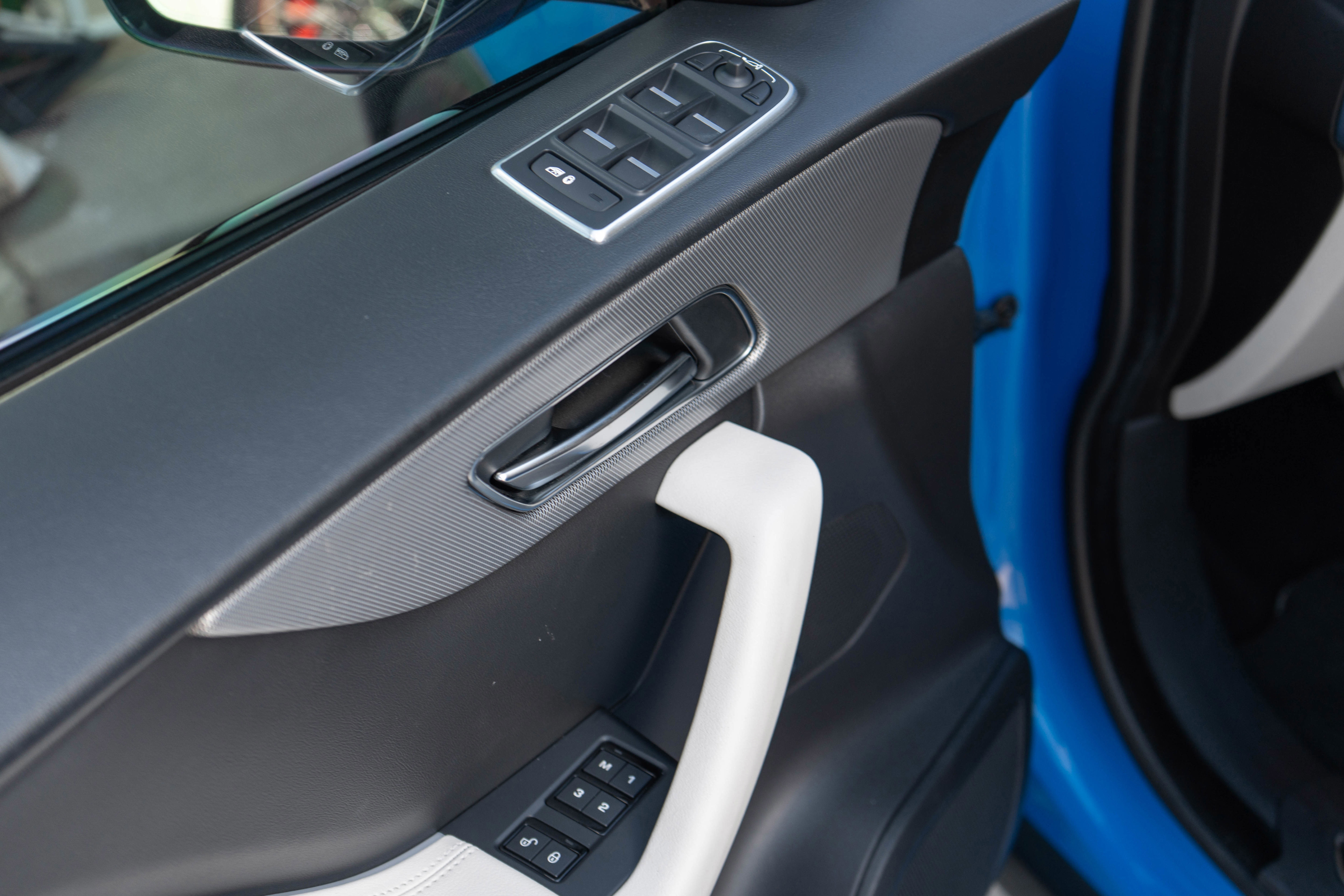 Used 2020 Jaguar F-PACE SVR image 13