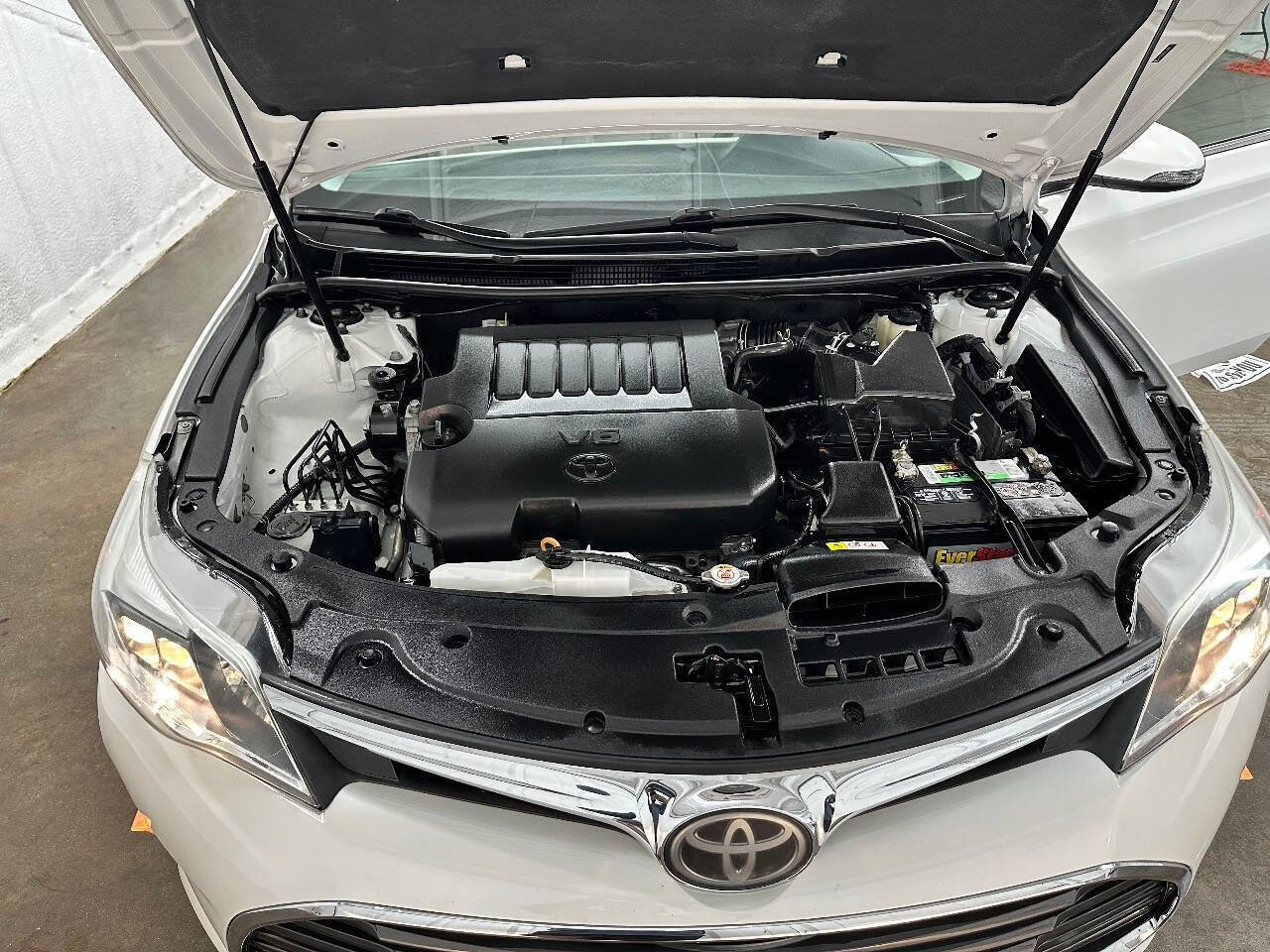 Used 2018 Toyota Avalon XLE image 10